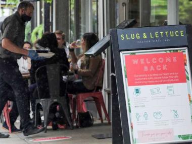 Лондон обсъжда въвеждане на ваучери в помощ на икономиката