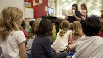 Живата връзка с преподавателя все още е много важна