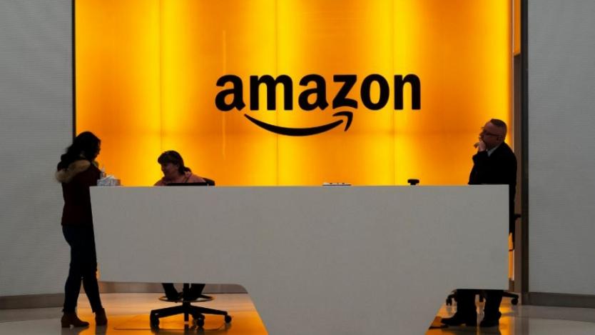 Акциите на Amazon за първи път надхвърлиха $3000