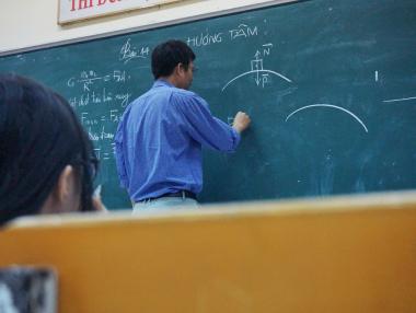 Роботите могат да помагат, но не и да заместят учителя