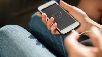 Samsung може да копира Apple и да продава телефони без зарядно