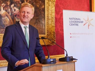 Великобритания започва леко да разхлабва мерките