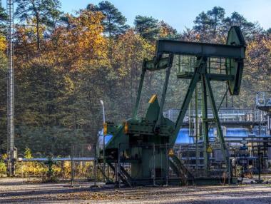 Цените на петрола продължават да падат и днес