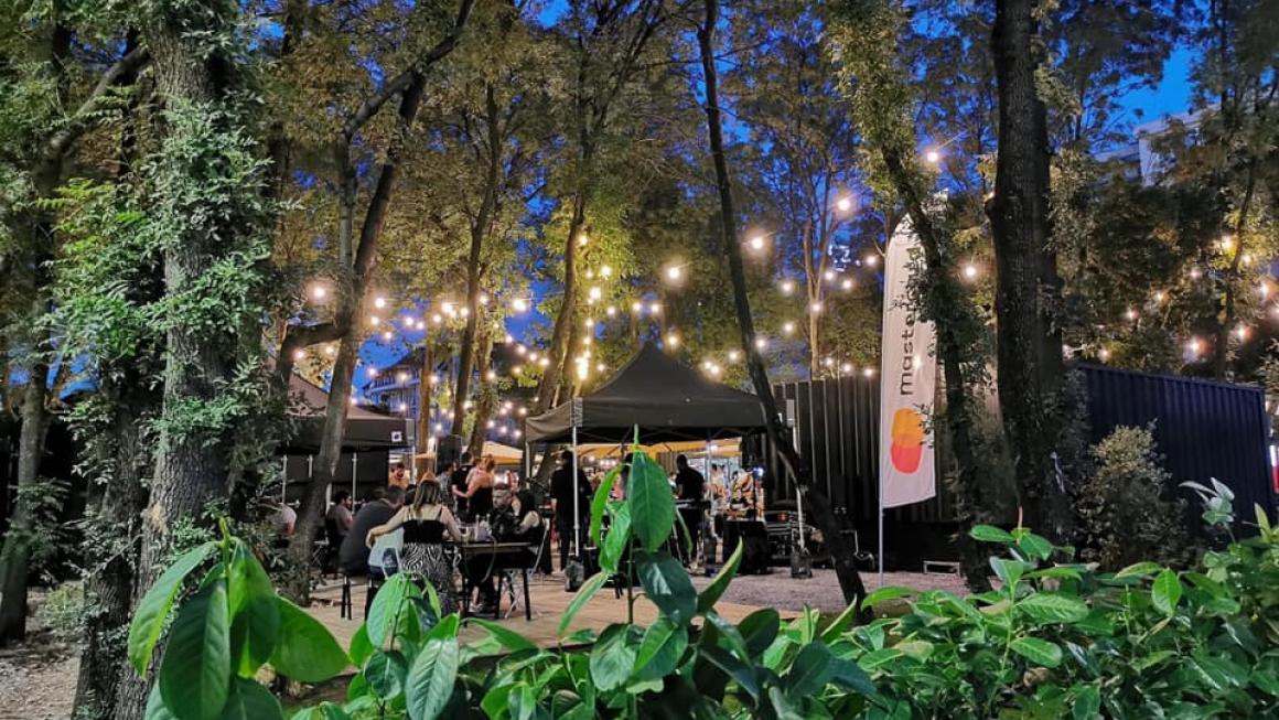 Галерия :: Снимка 2 :: София вече има първия си Street Food парк}