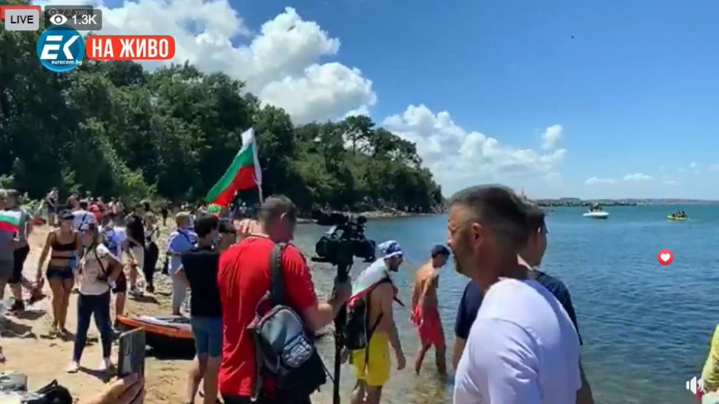 Протестиращите достигнаха плажа в парк „Росенец“