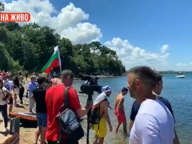 Протестиращите достигнаха плажа в парк „Росенец“