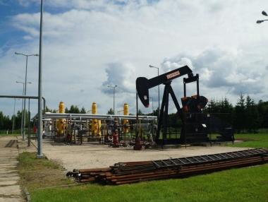 Петролът пак потъва след краткия оптимизъм