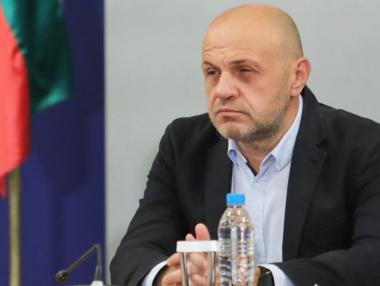 Дончев: Не управляваме на инат, не мислим за оставка