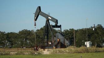Петролът тръгна надолу въпреки сделката на ОПЕК+