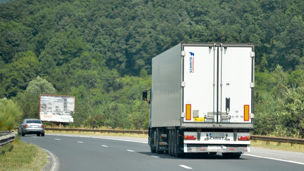 В името на икономиката движението на камиони се разрешава през уикенда
