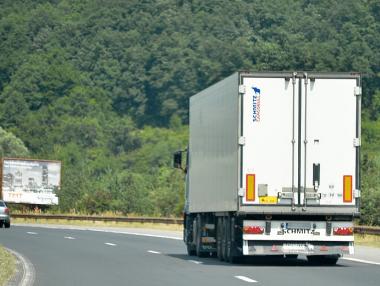 В името на икономиката движението на камиони се разрешава през уикенда