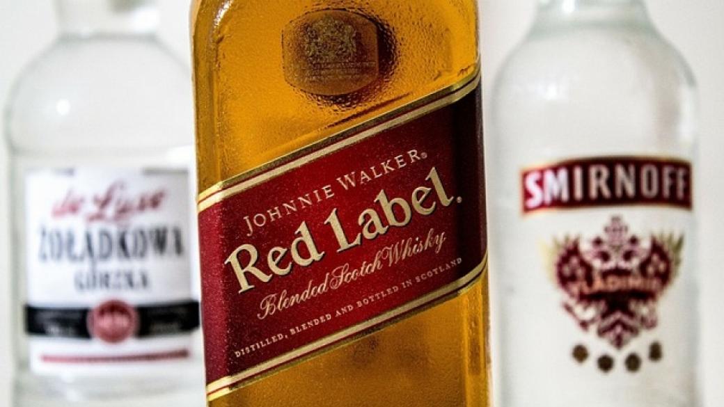Johnnie Walker ще замени пластмасовите си бутилки с „хартиени“