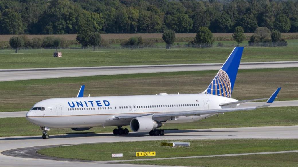 American Airlines и United Airlines съкращават 60 000 служители