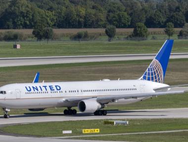 American Airlines и United Airlines съкращават 60 000 служители