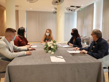 Николова обеща бързо да бъде довършена мярката в подкрепа на чартърите