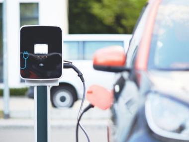 До 20 години 80% от колите във Великобритания трябва да са електрически