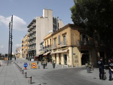 Кипър затваря напълно границите си за български туристи