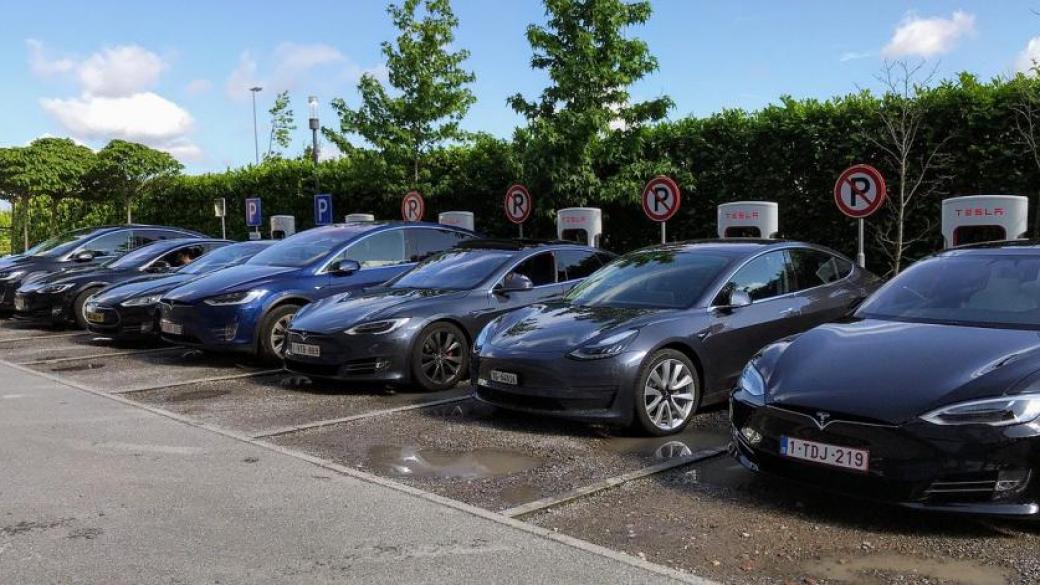 Южна Корея разследва Tesla за проблеми със сигурността на колите