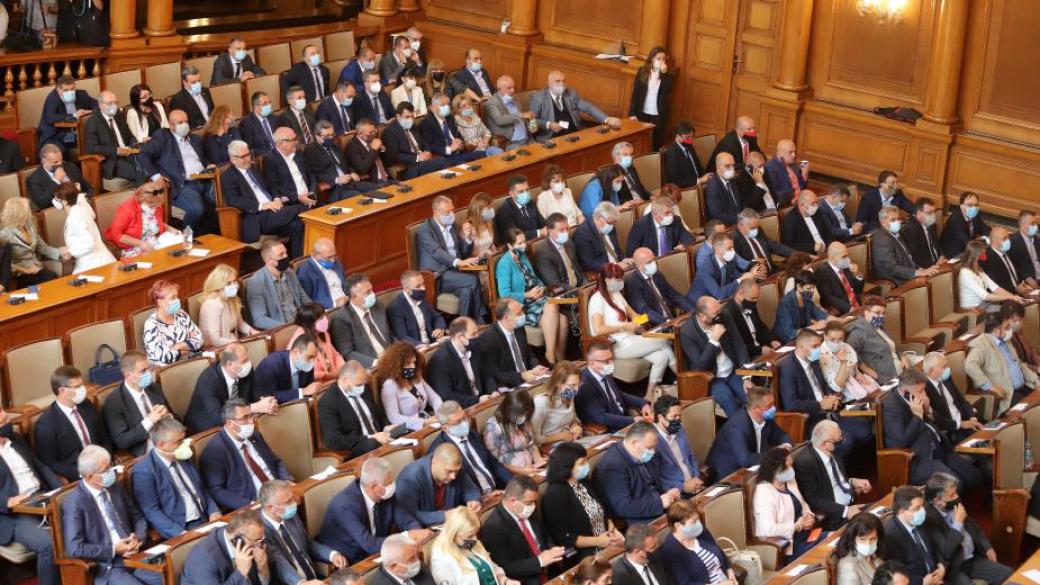 Парламентът набързо прие 9% ДДС за бирата, виното и фитнесите