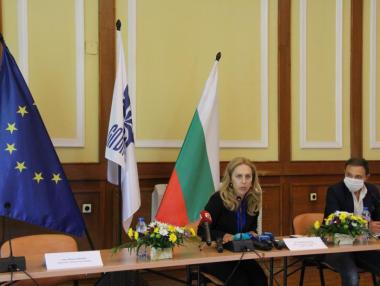 И новият здравен министър ще променя току-що влезли в сила заповеди