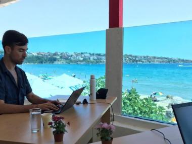 Първият споделен плажен офис отвори в Каваци