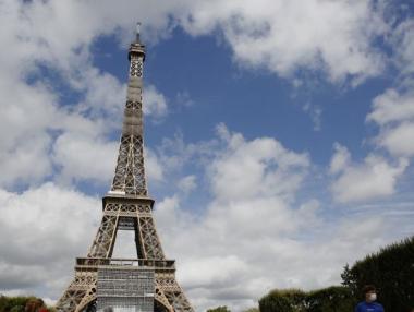 Икономиката на Франция потъна с рекордните 14%