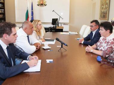 След заплаха от протест държавата отпуска 10 млн. лв. за туроператорите