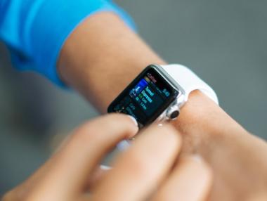 ЕС не вярва достатъчно на Google и ще разследва сделката за Fitbit