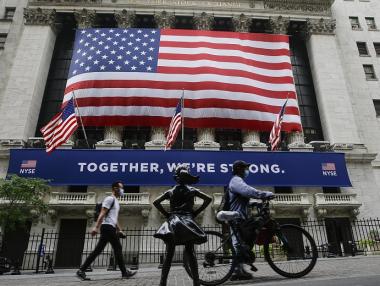 Щатските акции растат, докато европейските падат