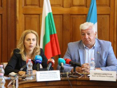 Николова ще търси нов хотел за карантиниране на туристи