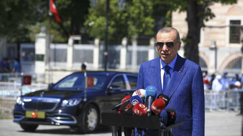Турската икономика е стабилна, обяви Ердоган въпреки срива на лирата