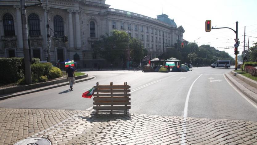 Протестиращите махат блокадата на кръстовището пред Софийския университет