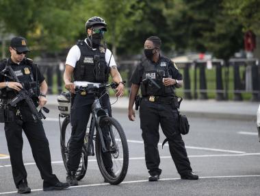 Стрелба прекъсна брифинг на Тръмп