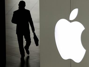 Насред криза Apple е на крачка от нов рекорд за трилиони долари