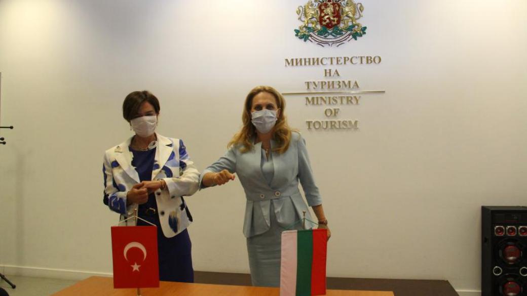 България вероятно ще отвори скоро границите си за турски туристи