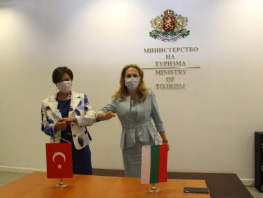 България вероятно ще отвори скоро границите си за турски туристи