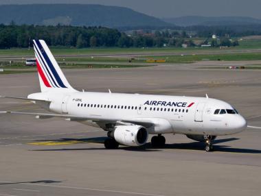 Акциите на Air France полетяха надолу заради налаганата карантина от Лондон