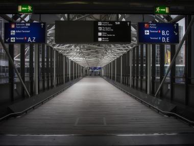 Гръцките летища отчетоха срив от 74% на пътниците