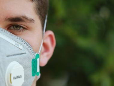 Франция обмисля маски в офисите заради ръста на новозаразените