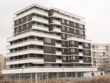 Имотният пазар в България е потънал с 30% в кризата