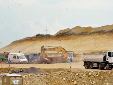 Борисов извади още 380 млн. лв. от бюджета за строителите на пътища