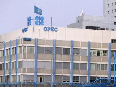 ОПЕК+ свива добивите с още 1.15 млн. барела среднодневно 