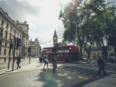 Публичният дълг на Великобритания за първи път надхвърли £2 трлн.