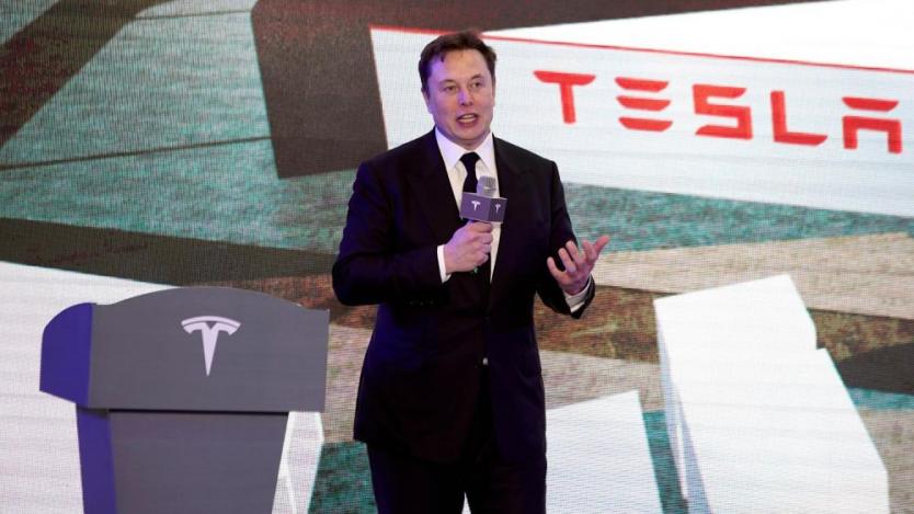 Акциите на Tesla поскъпнаха с 50% тази година – какво следва?