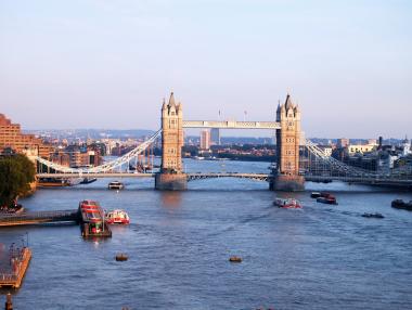 Блокираният „Тауър Бридж“ причини транспортен хаос в Лондон