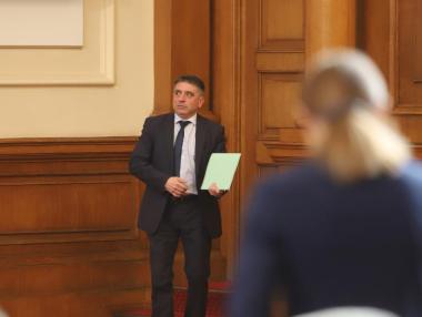 Данаил Кирилов подаде оставка