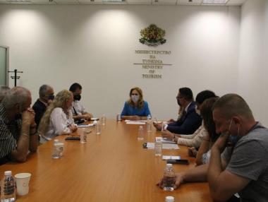 Дни преди протеста на екскурзоводите: Държавата им отпуска 3 млн. лв. 