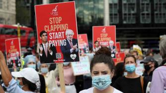 Великобритания обмисля значително увеличение на данъците