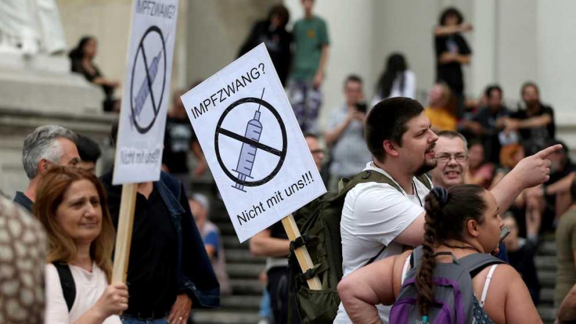 Галерия :: Снимка 4 :: В снимки: Хиляди протестират срещу коронамерките в Европа}