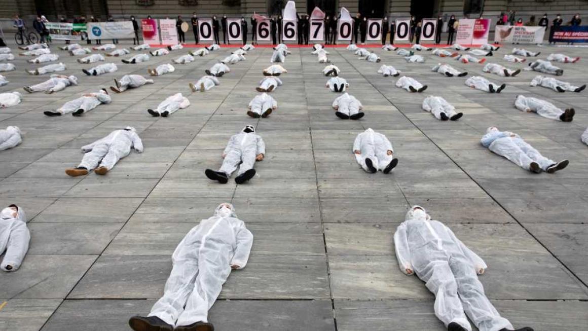 Галерия :: Снимка 7 :: В снимки: Хиляди протестират срещу коронамерките в Европа}